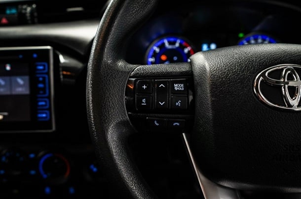 2019 Toyota Hilux 4x4 SR image 19