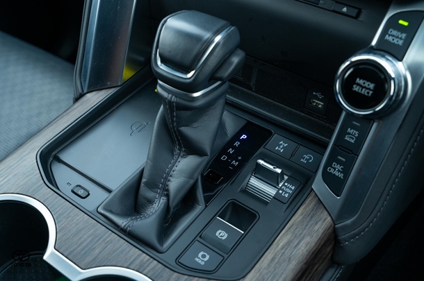 2023 TOYOTA Landcruiser Sahara image 16