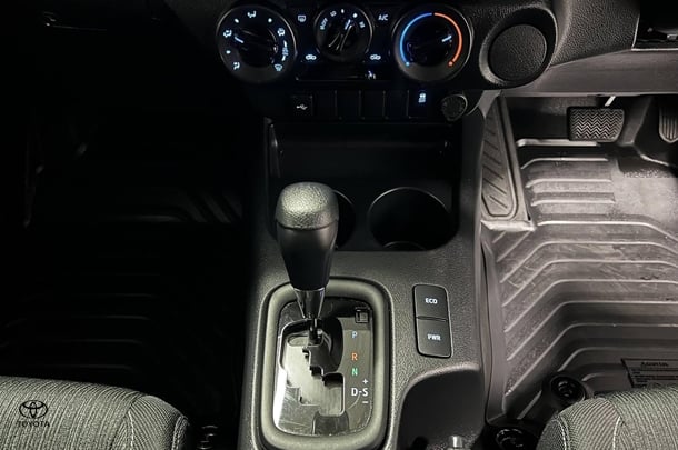 2024 Toyota Hilux SR image 19