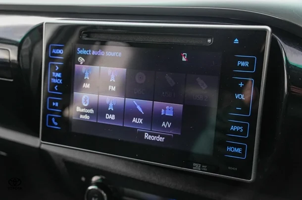 2019 Toyota HILUX SR5 image 12