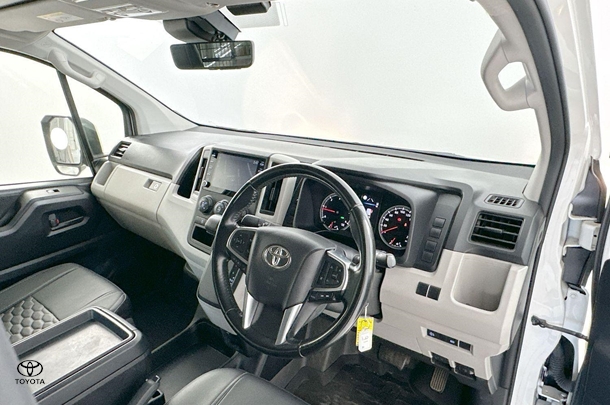 2022 Toyota Hiace SLWB image 16