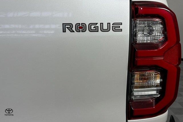 2022 Toyota Hilux Rogue image 9