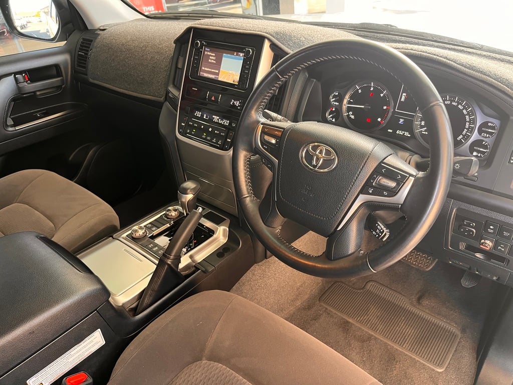 2020 Toyota Landcruiser GXL image 9