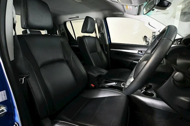 2023 Toyota Hilux SR5 image 9