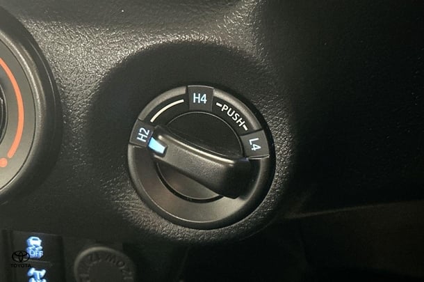 2022 Toyota Hilux SR image 25