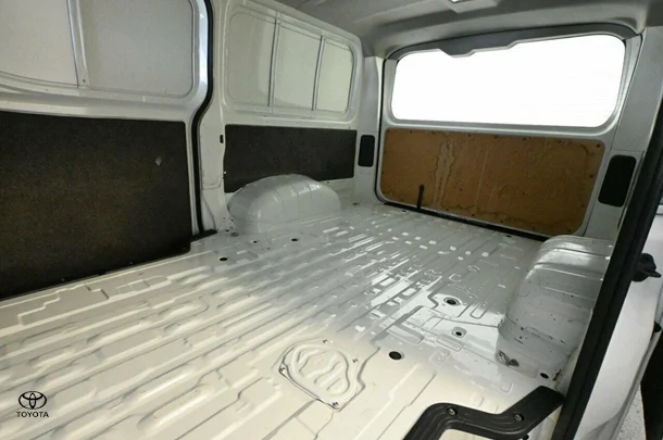 2019 Toyota Hiace LWB image 9