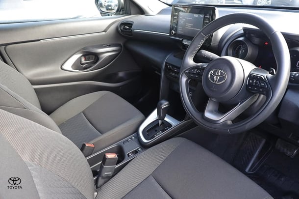 2025 Toyota Yaris Cross Hybrid GXL image 4