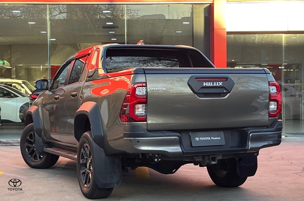 2023 Toyota Hilux 4x4 Rogue image 7