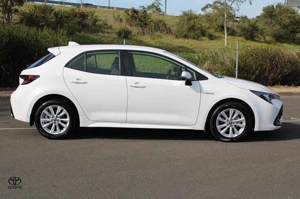 2024 Toyota Corolla Hatch Hybrid Ascent Sport image 8