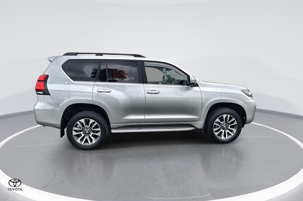 2023 Toyota Prado VX image 9