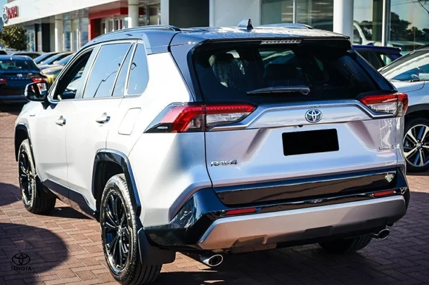 2024 Toyota RAV4 Hybrid XSE 2WD image 6