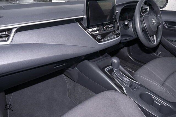 2024 Toyota Corolla Hatch Hybrid Ascent Sport image 9