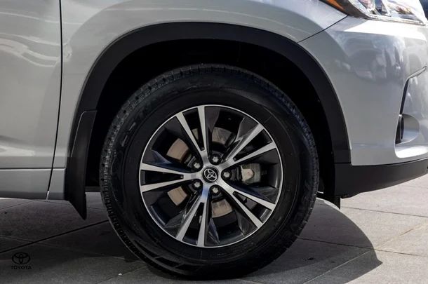 2017 Toyota KLUGER GX AWD image 23
