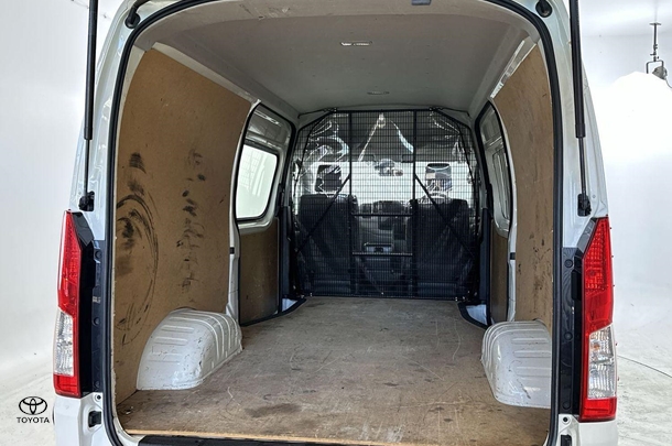 2022 Toyota Hiace SLWB image 32