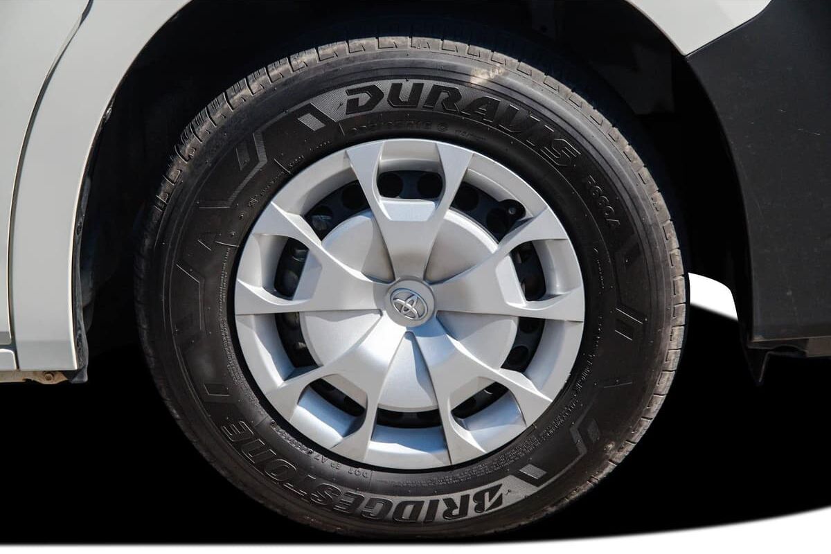 2024 Toyota Hiace Commuter GL Super LWB Auto image 9