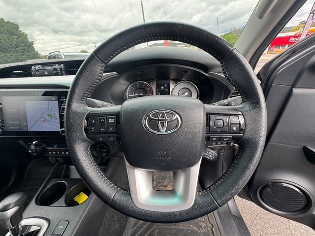 2022 Toyota Hilux SR5 image 13