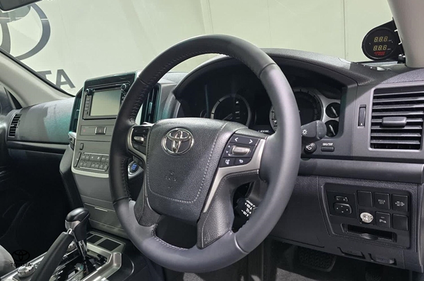 2020 Toyota Landcruiser GXL image 12