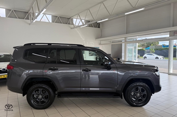 2022 Toyota Landcruiser GR-S image 7