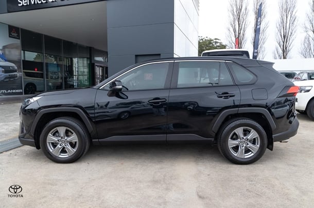 2023 Toyota RAV4 GX-2WD image 3