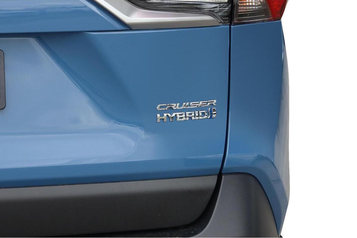 2025 Toyota RAV4 Cruiser Auto eFour image 7