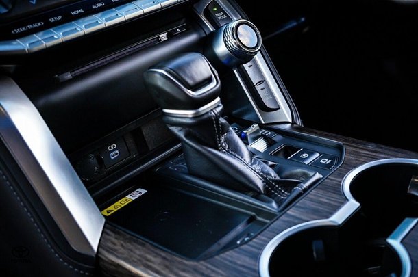 2024 Toyota Landcruiser VX image 25