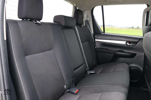 2022 Toyota Hilux 4x4 SR5 image 21