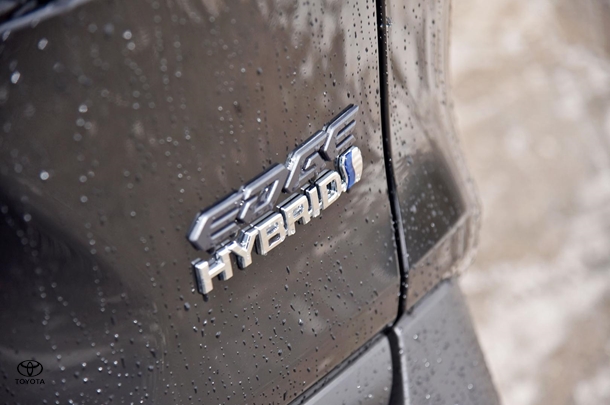 2024 Toyota RAV4 Hybrid Edge AWD image 8