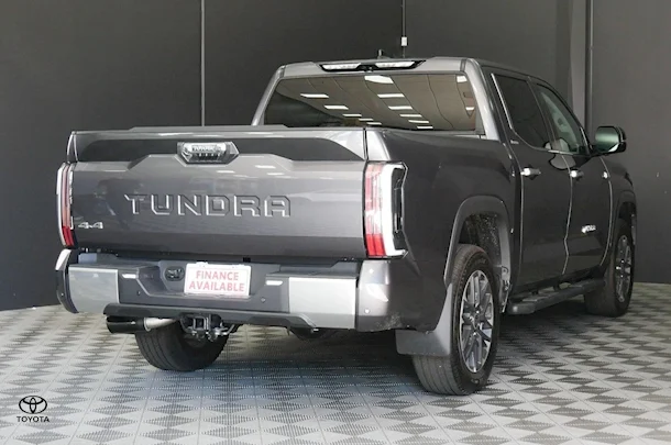 2023 Toyota Tundra Limited image 3