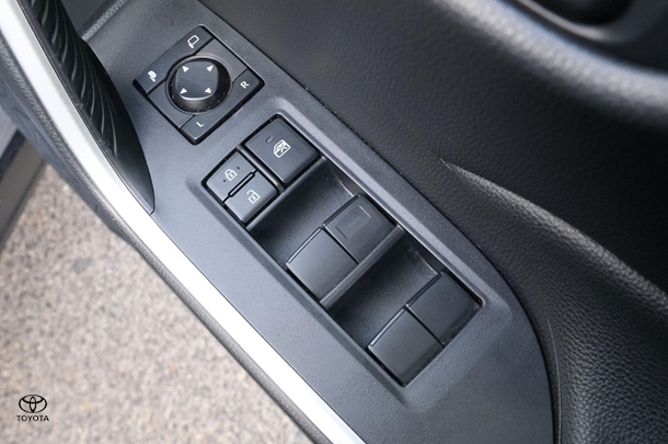 2022 Toyota Rav4 Hybrid GX AWD image 12
