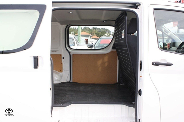 2020 Toyota Hiace LWB image 15