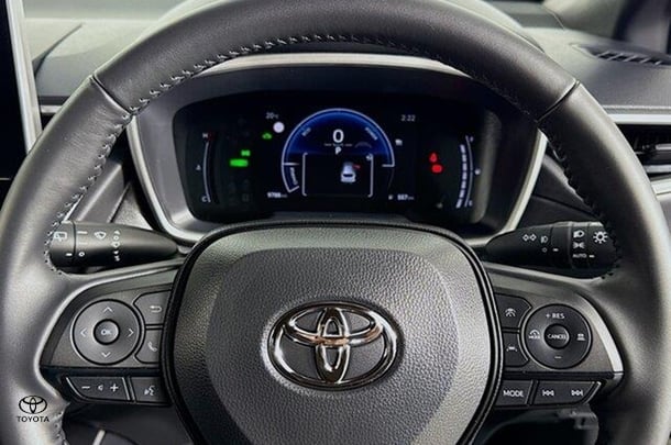 2024 Toyota Corolla Cross HV GXL image 11