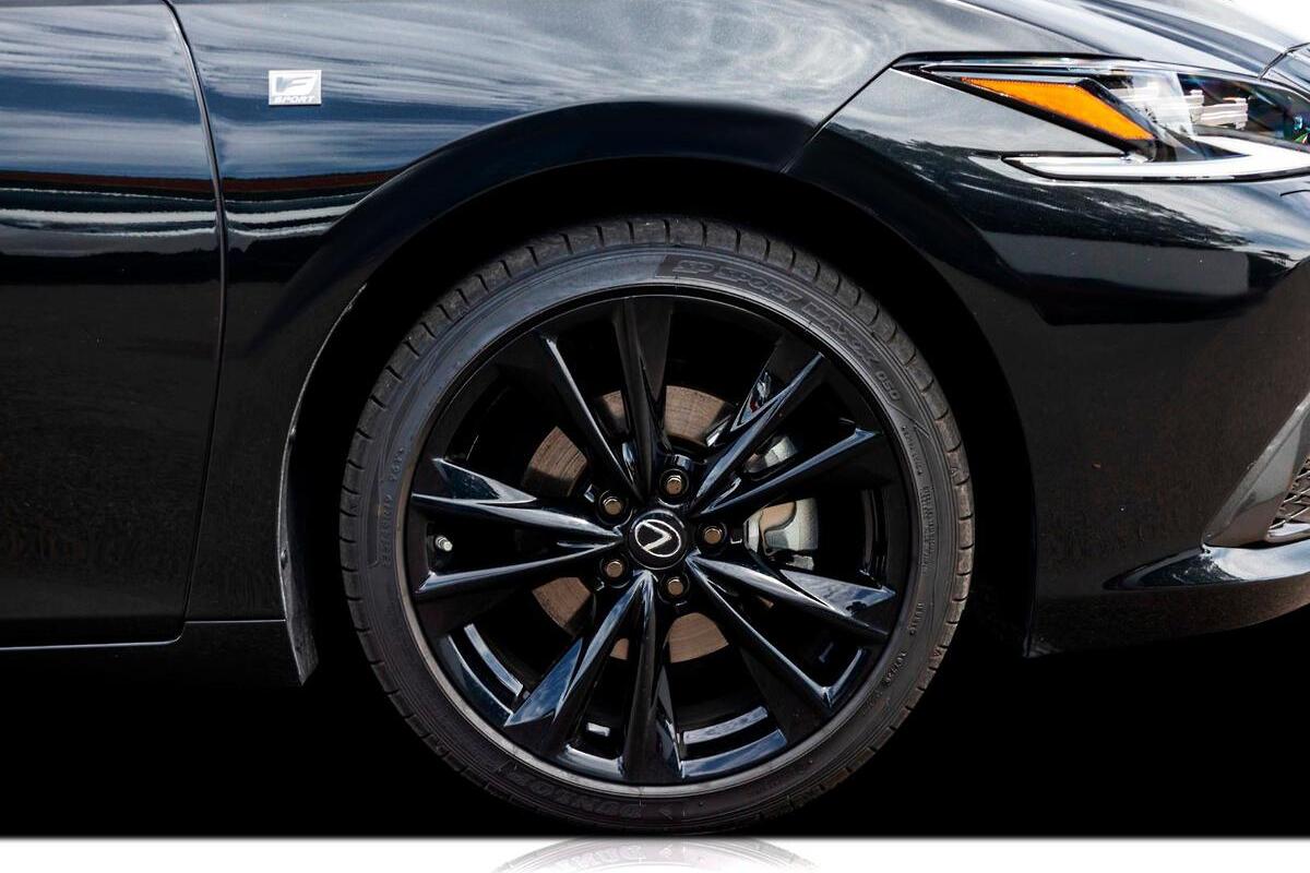 2024 Lexus ES ES300h F Sport Auto image 19