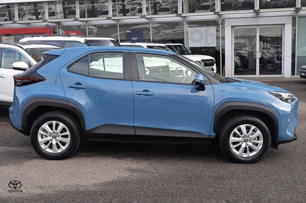 2024 Toyota Yaris Cross Hybrid GX image 10