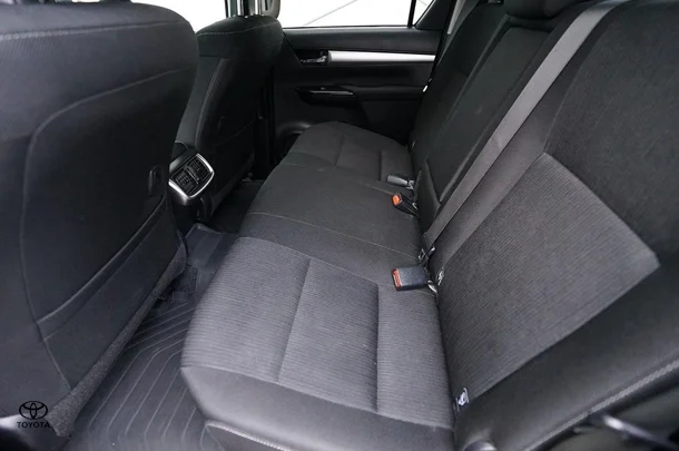 2021 Toyota Hilux 4x4 SR5 image 16