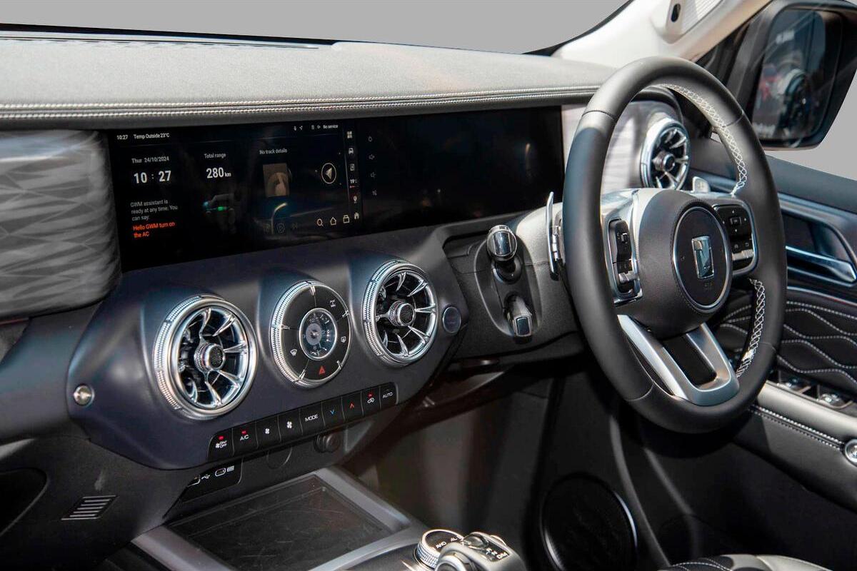 2024 GWM Tank 300 Lux Hybrid Auto 4x4 image 8