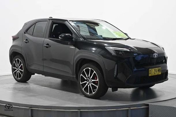 2022 Toyota Yaris Cross Hybrid GR-S image 3