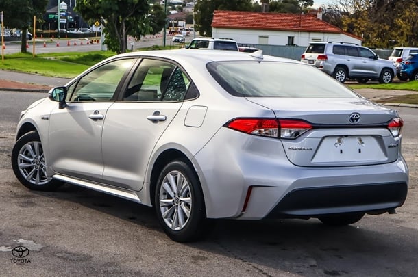 2023 Toyota Corolla Sedan Hybrid Ascent Sport image 2