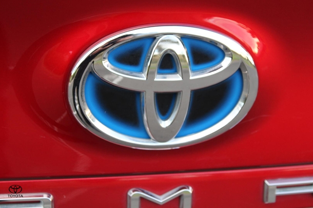 2023 Toyota Camry Hybrid SL image 13