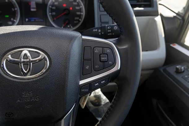 2022 Toyota HIACE LWB image 12