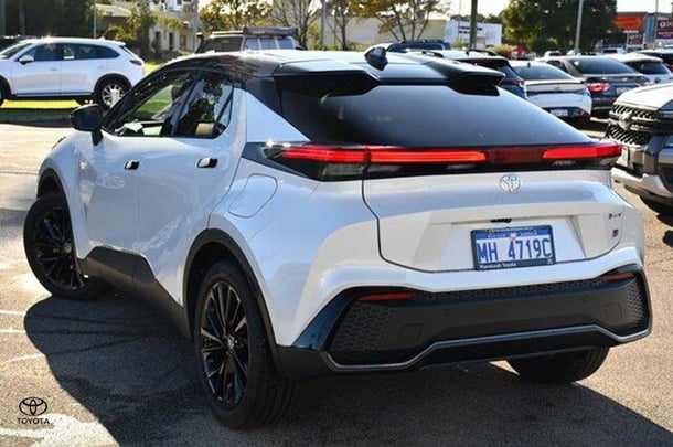 2024 Toyota C-HR Hybrid GR-Sport image 3