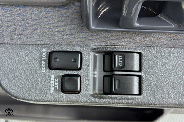 2021 Toyota LANDCRUISER MILITARY GXL image 19