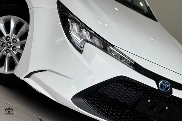 2022 Toyota Corolla Sedan Hybrid Ascent Sport image 2