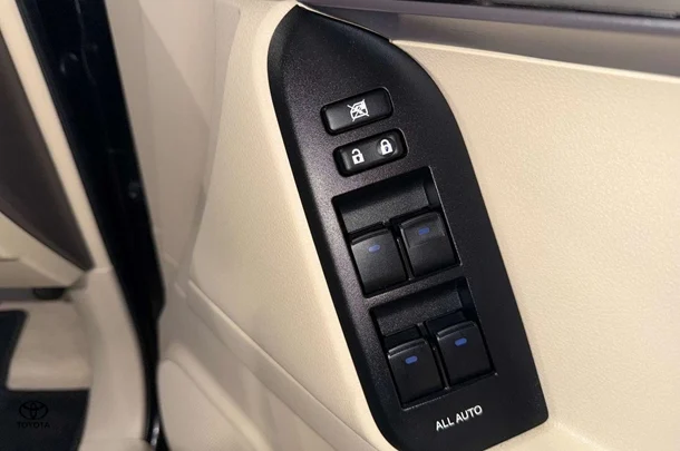 2018 Toyota Prado VX image 15