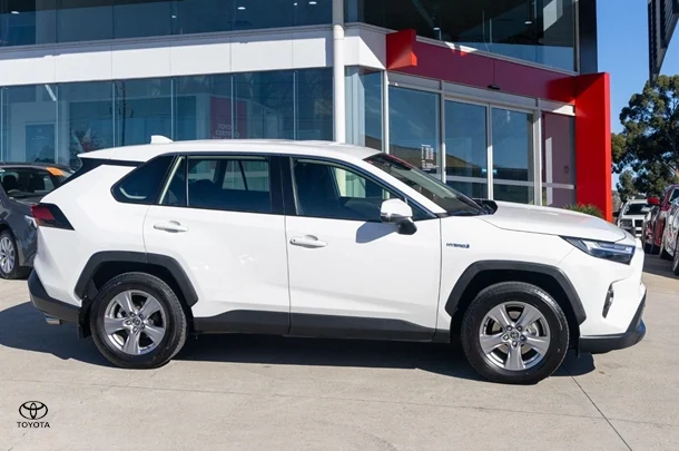 2023 Toyota Rav4 Hybrid GX-2WD image 3