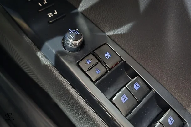 2020 Toyota Camry Hybrid SL image 19