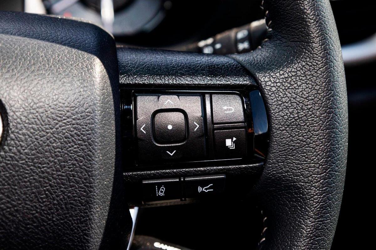 2024 Toyota Hilux SR5 Auto 4x4 image 14