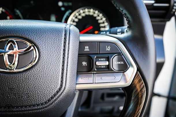 2024 Toyota Landcruiser VX image 18