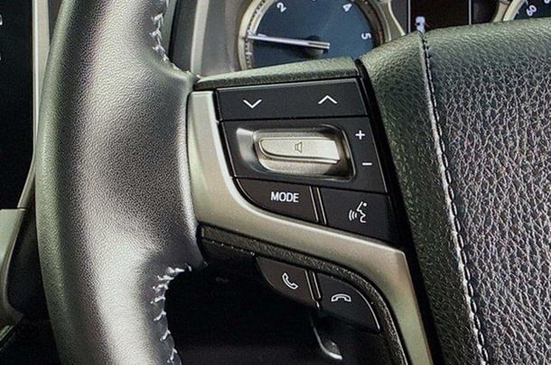 2023 Toyota Prado VX image 17