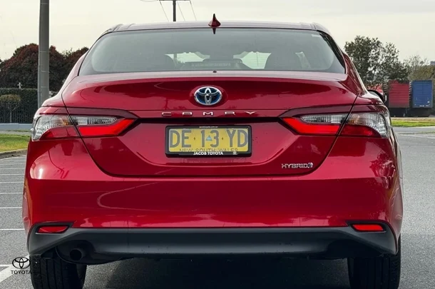 2022 Toyota Camry Hybrid Ascent image 5