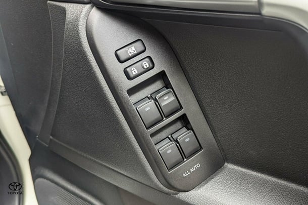 2022 Toyota Prado VX image 12